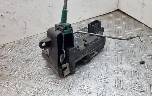 Opel Astra H Front door lock 13128112
