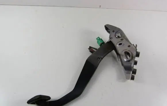Toyota Avensis T270 Brake pedal 