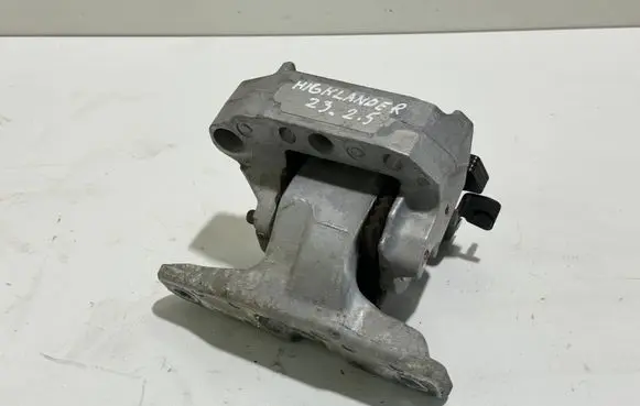 Toyota Highlander XU70 Engine mount bracket