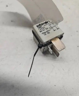Audi Q7 4L Other relay 8E0951253
