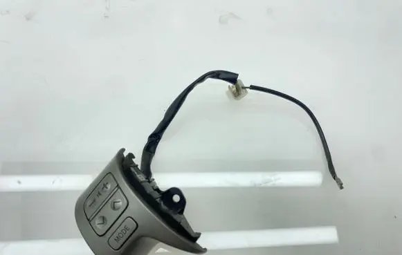 Toyota Auris 150 Steering wheel buttons/switches 