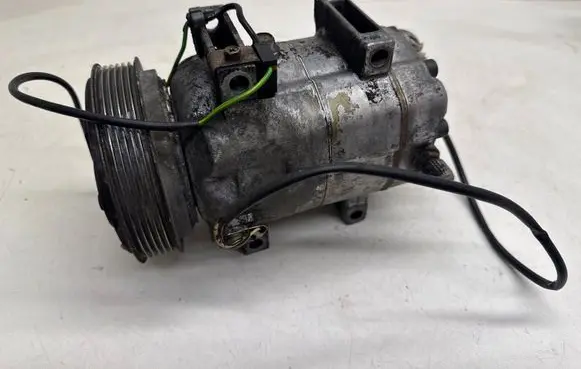 Audi 80 90 S2 B4 Air conditioning (A/C) compressor (pump)