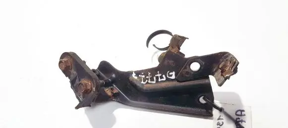 Mazda 626 Engine mounting bracket