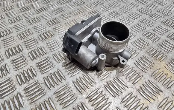 Volkswagen PASSAT B7 Throttle valve 107017 9526