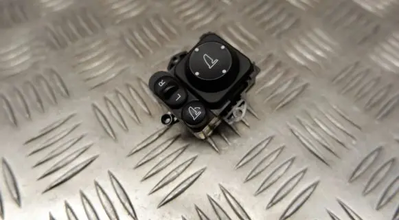 Wing mirror switch