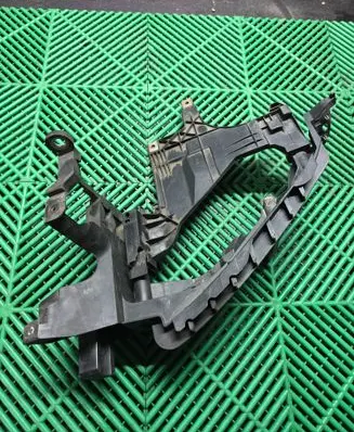 Audi A4 S4 B8 8K Headlight/headlamp mounting bracket 8K0805607B