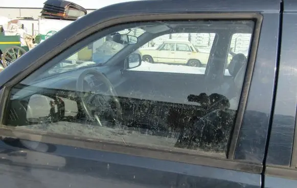Opel Frontera B Front door window glass four-door 