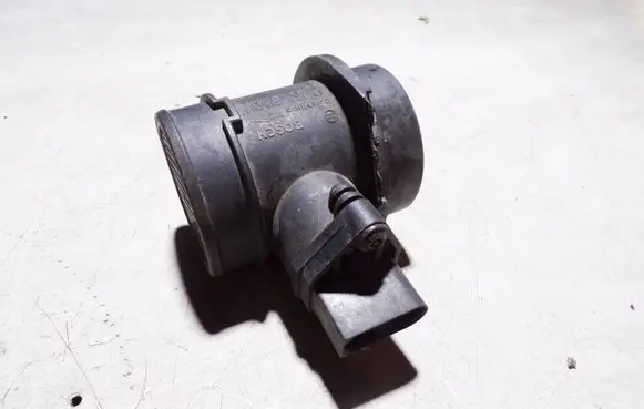 Audi A4 S4 B5 8D Mass air flow meter 06A906461L 0280218063