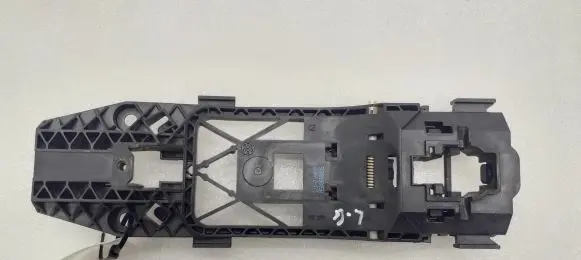 Rear door exterior handle/bracket