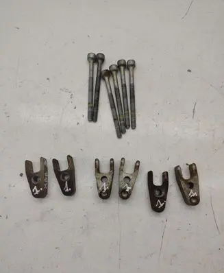 Mercedes-Benz R W251 Fuel Injector clamp holder