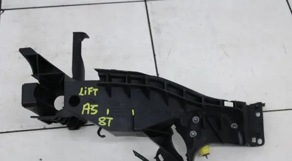 Audi A5 8T 8F Headlight/headlamp mounting bracket 8T0805607L