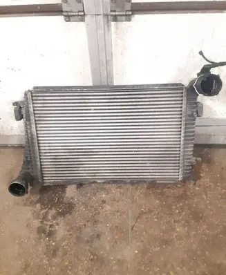 Volkswagen Golf V Intercooler air channel guide 