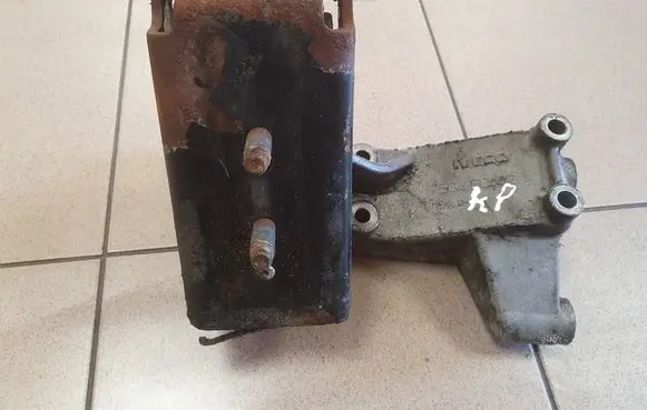Iveco Daily 4th gen Engine mounting bracket 504050582