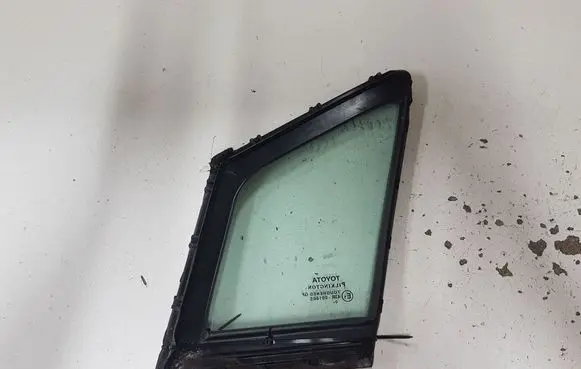 Toyota Avensis T270 Front triangle window/glass 43R001605