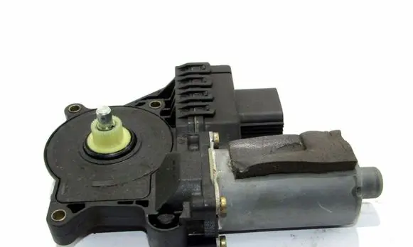Ford Mondeo Mk III Rear door window regulator motor 0130821772