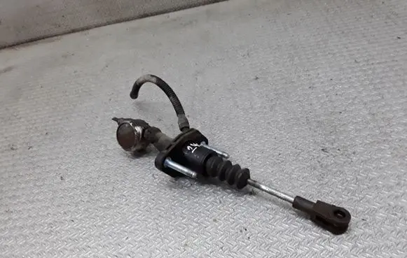 Opel Astra H Clutch master cylinder 