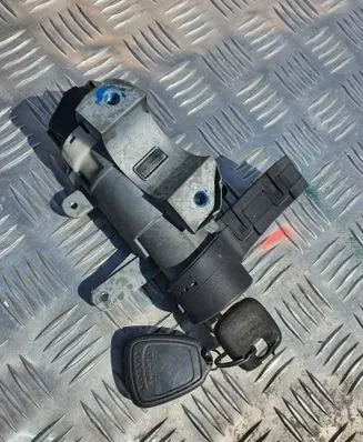 Volvo V70 Ignition lock 8622347