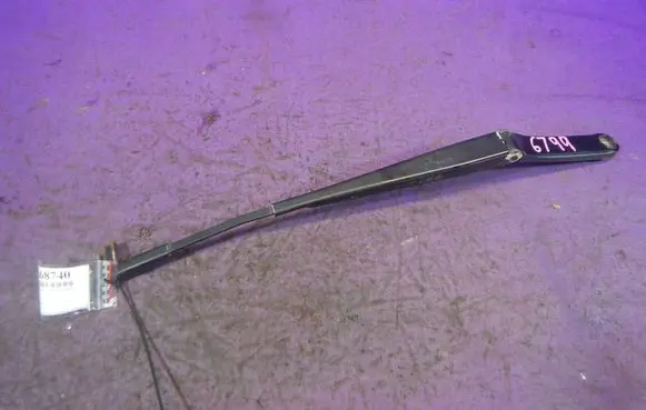 Skoda Octavia Mk2 (1Z) Front wiper blade arm 1Z1955409
