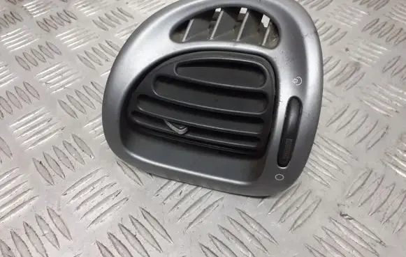 Citroen Xsara Picasso Dashboard air vent grill cover trim 