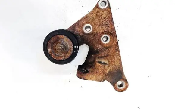 Toyota Prius (XW20) Engine mounting bracket