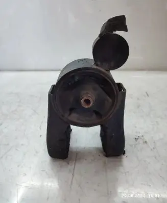 Hyundai Sonata Engine mount bracket