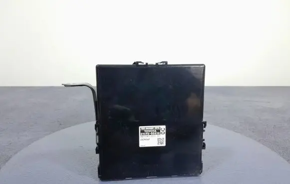 Toyota Avensis T270 Other control units/modules 89690-05030