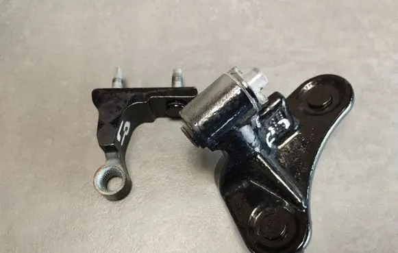 Mercedes-Benz S W222 Front door lower hinge A046572