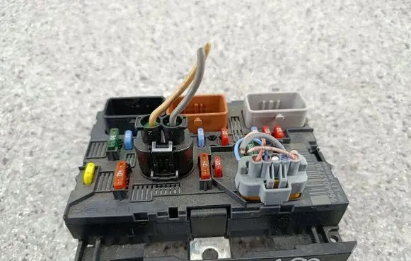 Peugeot 207 BSM Control unit 9664055780DELPHI