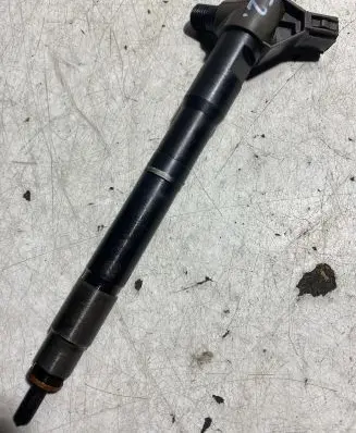 Mazda 6 Fuel injector SH0113H50