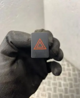 Nissan Qashqai Hazard light switch