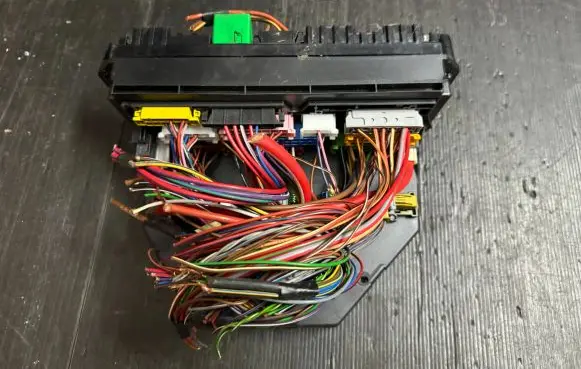 Mercedes-Benz C W204 Fuse module A2129004611 A2129016402