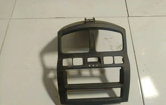 Hyundai Santa Fe Dash center air vent grill 8477126620