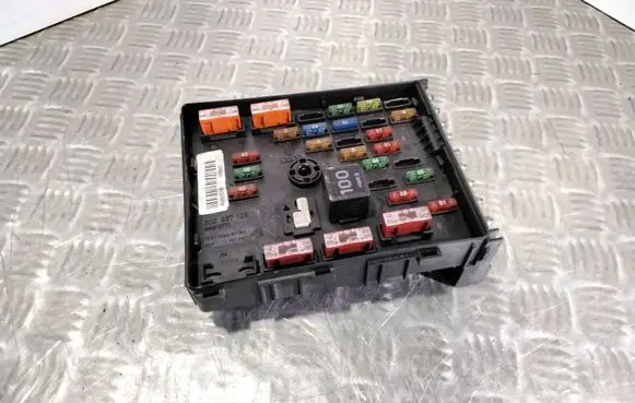 Volkswagen PASSAT B6 Fuse module 3C0937125 63592777