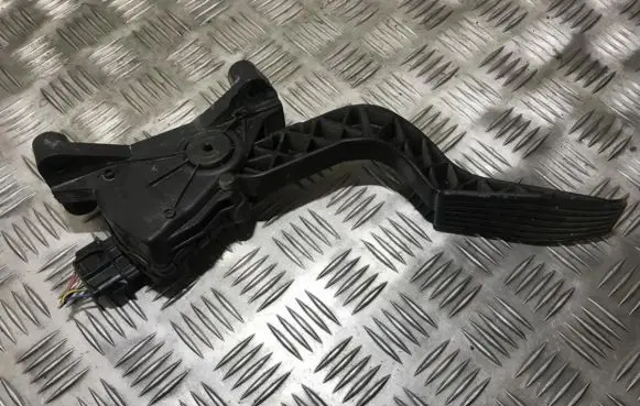 KIA Cerato Accelerator throttle pedal 327002f200 32700-2f200