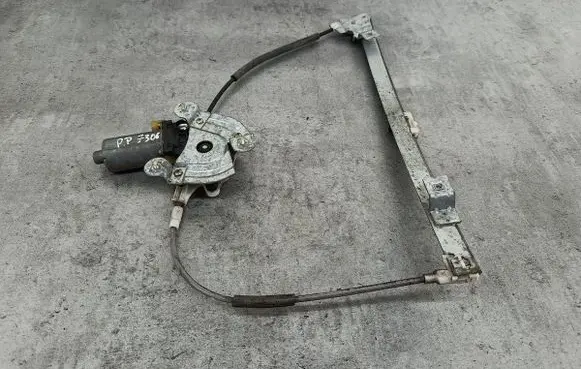 Renault Megane I Front door window regulator with motor 0130821721BOSCH