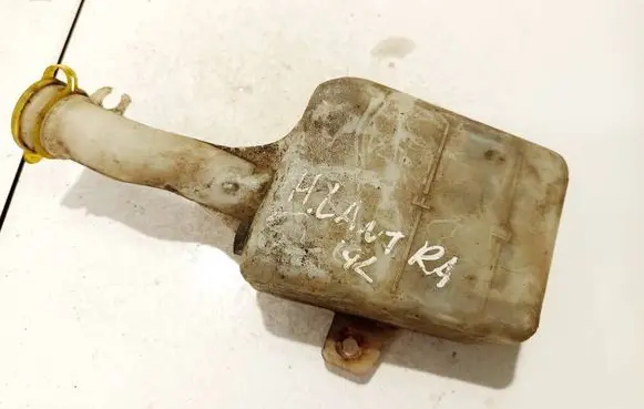 Hyundai Lantra I Windshield washer fluid reservoir/tank
