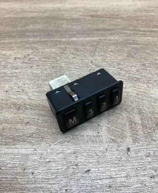 BMW 5 E39 Seat memory switch 8352160