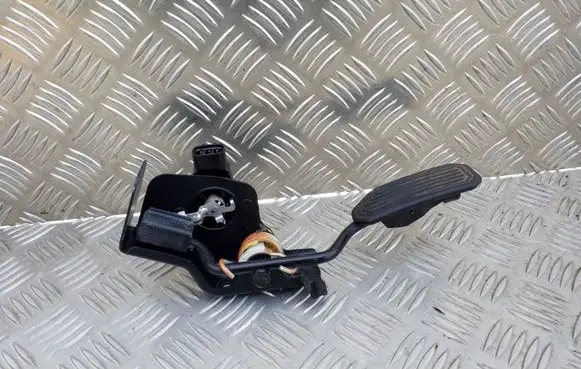 Toyota Corolla Verso AR10 Accelerator throttle pedal 8928152011 1983003031