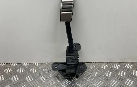 Ford Mustang VI Accelerator throttle pedal CR339F836AB