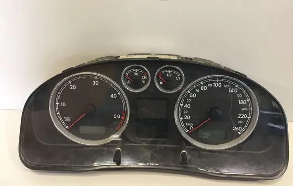 Volkswagen PASSAT B5.5 Speedometer (instrument cluster) 3B0920826A