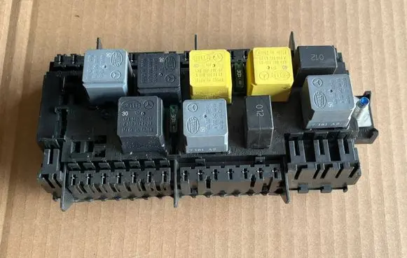 Mercedes-Benz GLS X166 Fuse module A1669068201