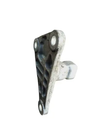 Engine mounting bracket