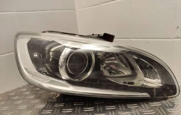 Volvo V60 Headlight/headlamp 31395903 89907812 Y283RSAD