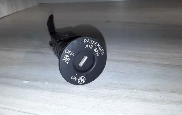 Nissan Juke I F15 Passenger airbag on/off switch 17805SD