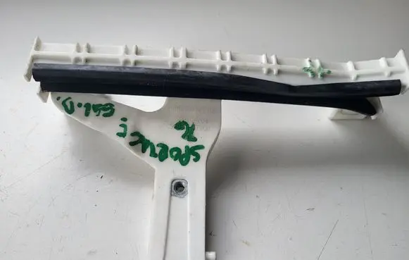 KIA Sportage Rear door windshield rail 