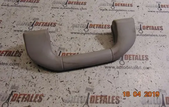 Mercedes-Benz E W212 Front interior roof grab handle A2048100051