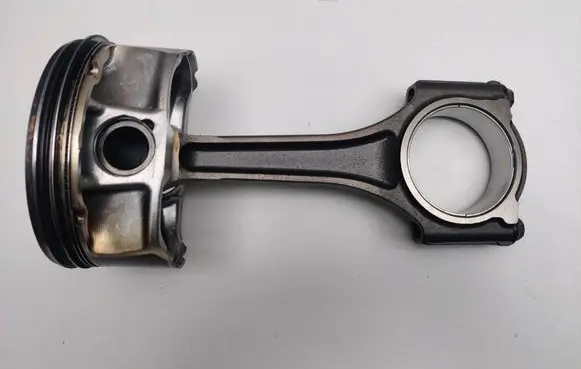 Dodge Challenger Piston with connecting rod 