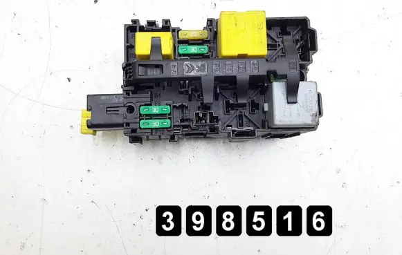 Peugeot 308 Fuse module 9806192580
