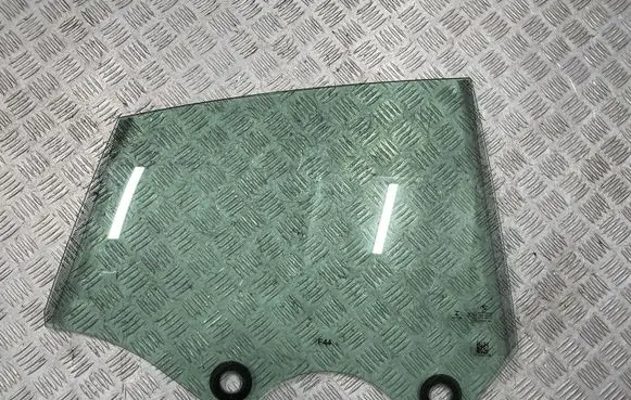 Rear door window glass