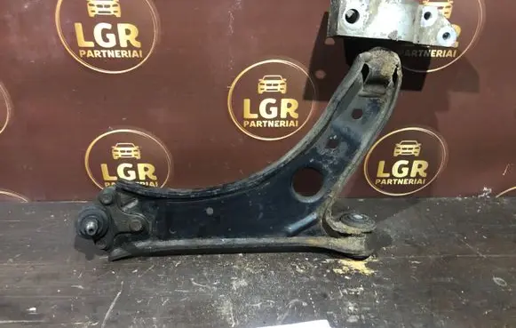 Volkswagen Golf V Front lower control arm/wishbone